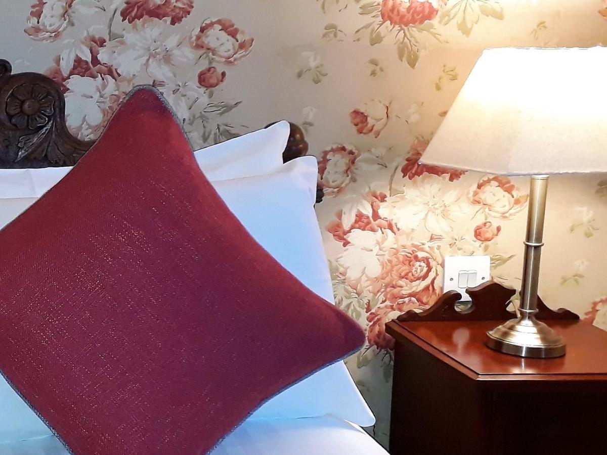 One Holyrood Hotel & Cafe Newport  Ngoại thất bức ảnh