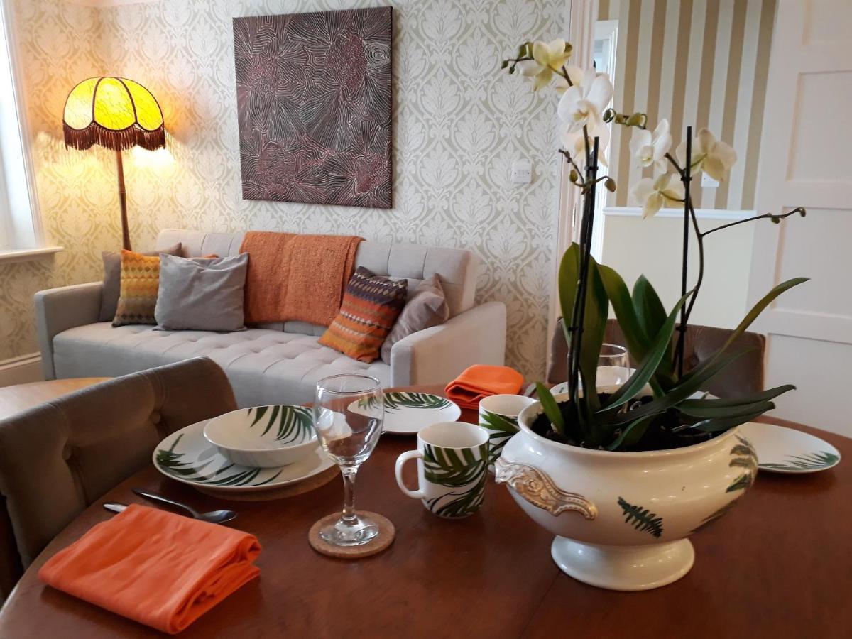 One Holyrood Hotel & Cafe Newport  Ngoại thất bức ảnh