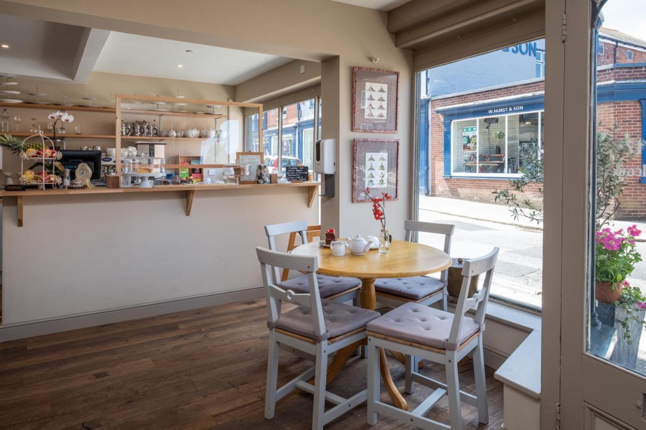 One Holyrood Hotel & Cafe Newport  Ngoại thất bức ảnh