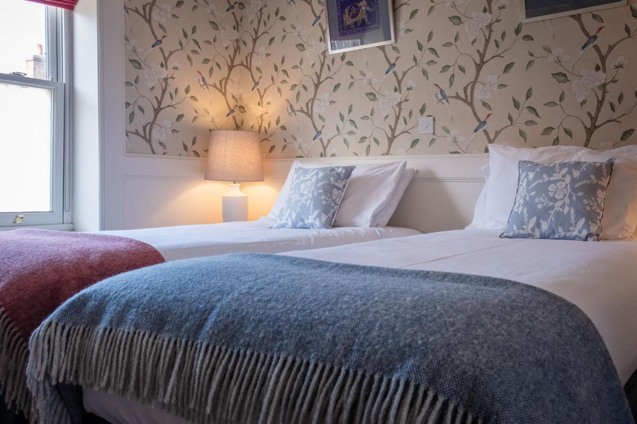 One Holyrood Hotel & Cafe Newport  Ngoại thất bức ảnh