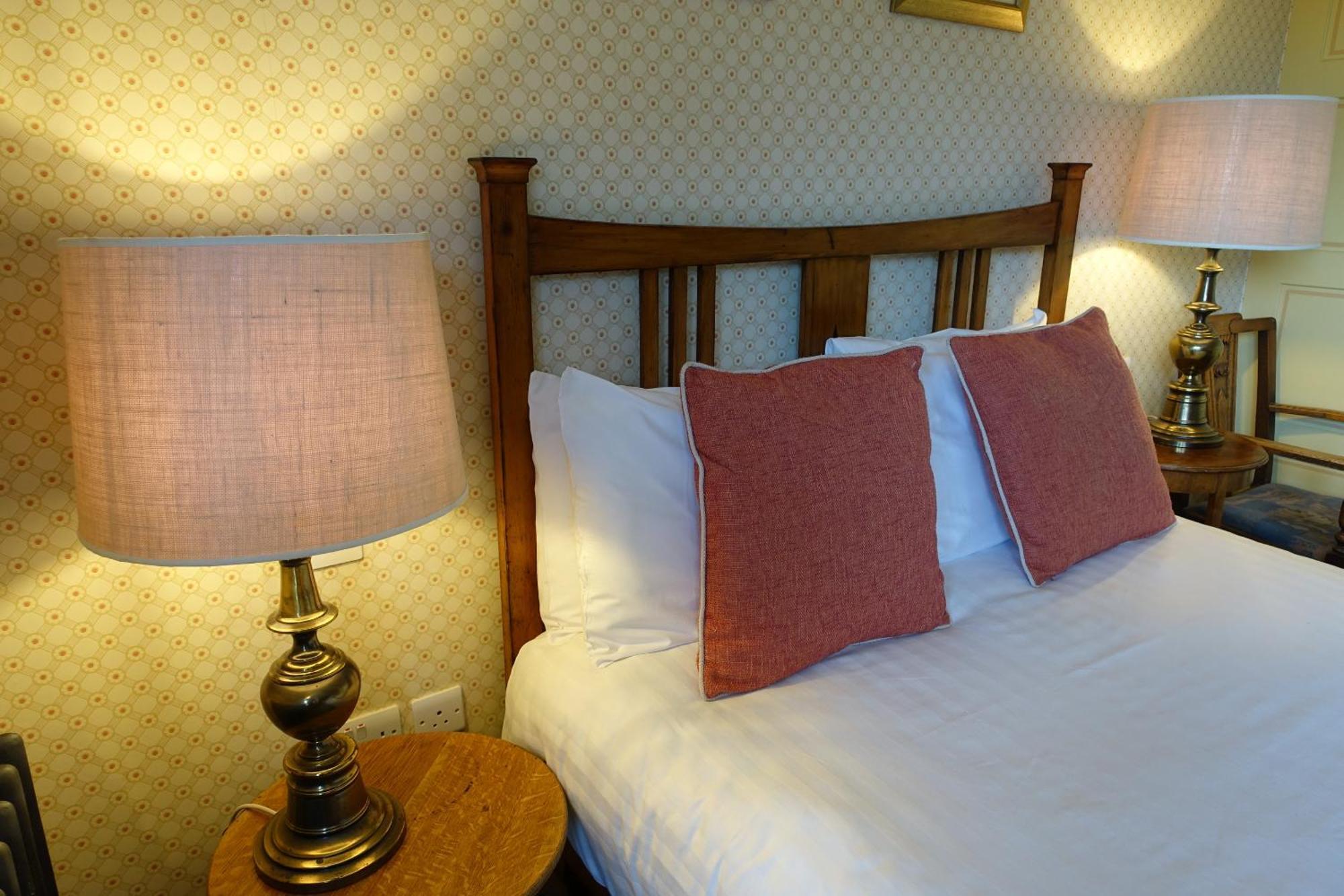 One Holyrood Hotel & Cafe Newport  Phòng bức ảnh