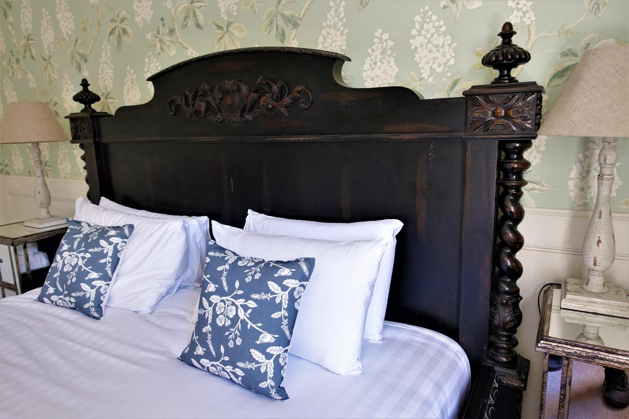 One Holyrood Hotel & Cafe Newport  Phòng bức ảnh