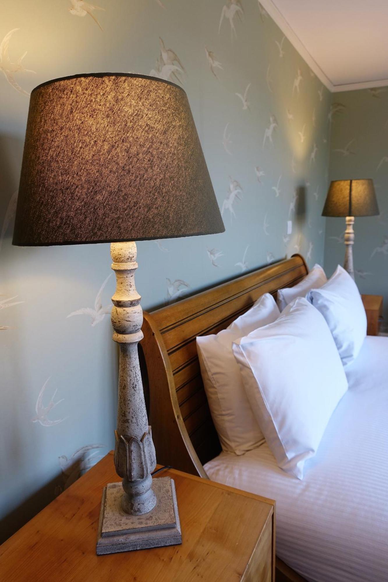 One Holyrood Hotel & Cafe Newport  Phòng bức ảnh