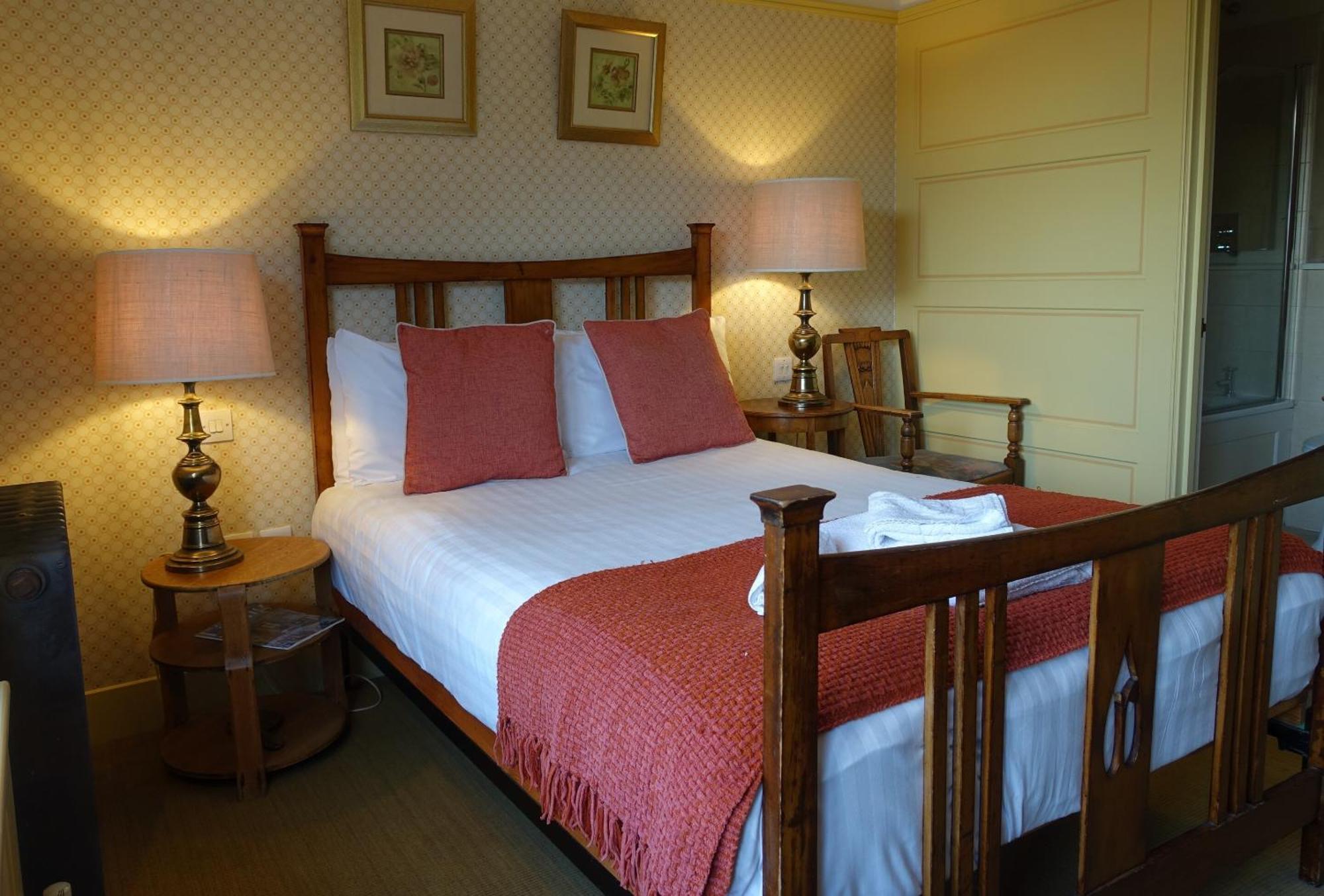 One Holyrood Hotel & Cafe Newport  Phòng bức ảnh